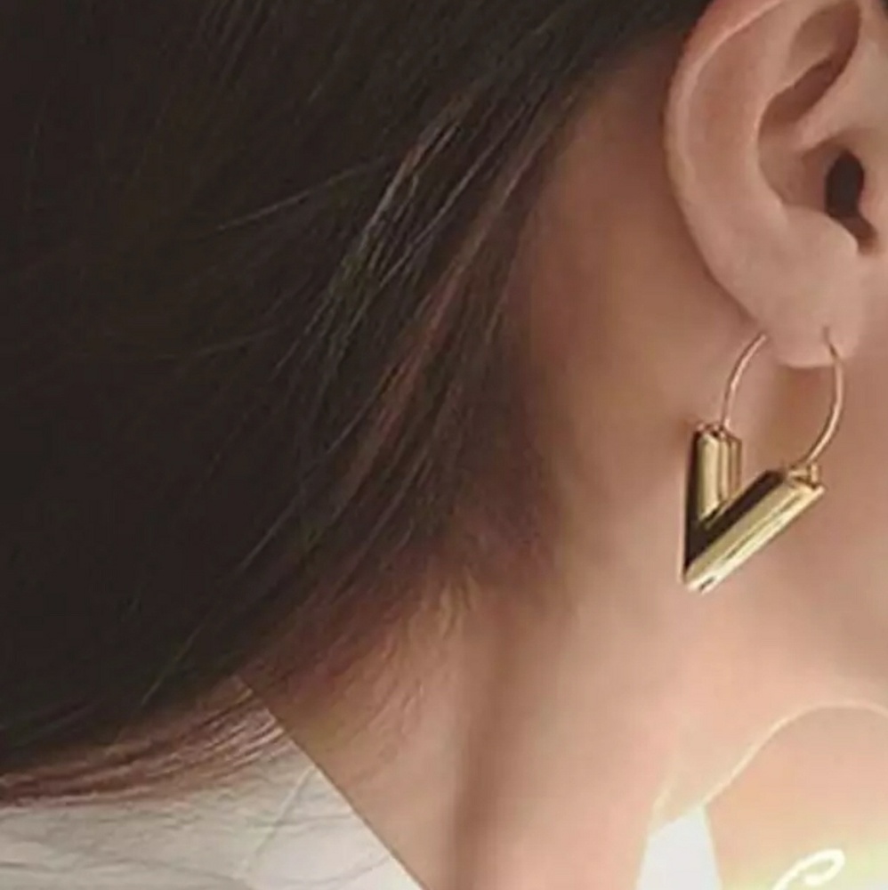 NEW Gold Tone V Earrings - Picture 4 of 7